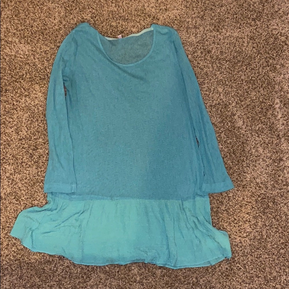 Long sleeve shirt with ruffled bottom